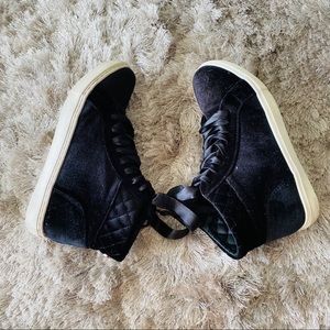 Steve Madden Velvet Black sneakers 7